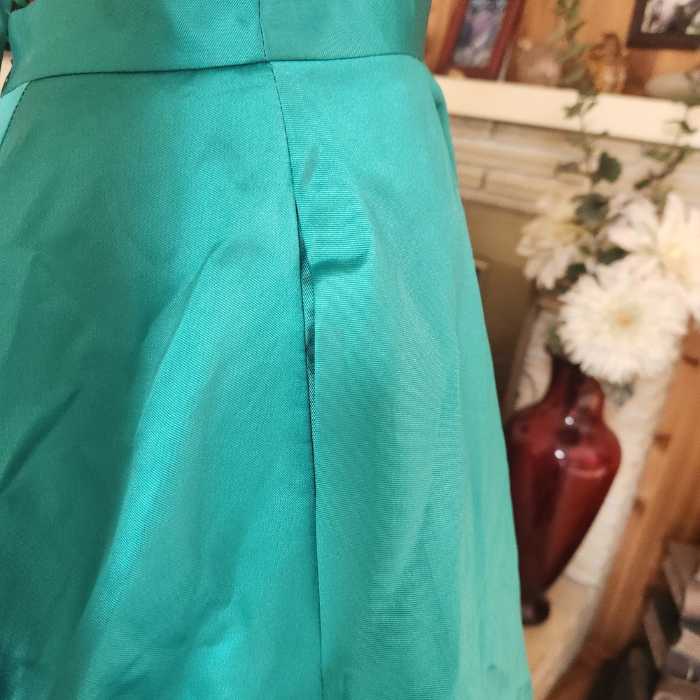 Stunning JVN by Jovani Emerald Satin Ball Gown – NWT - Picture 7 of 10